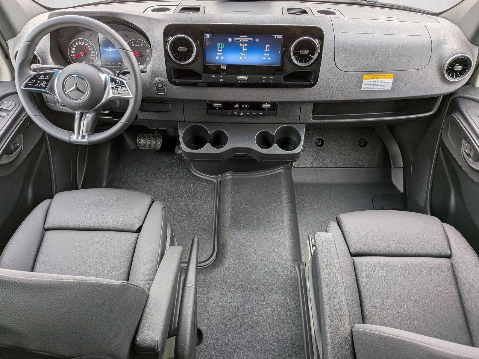 Thumbnail: 2026 Mercedes-Benz Sprinter - 4