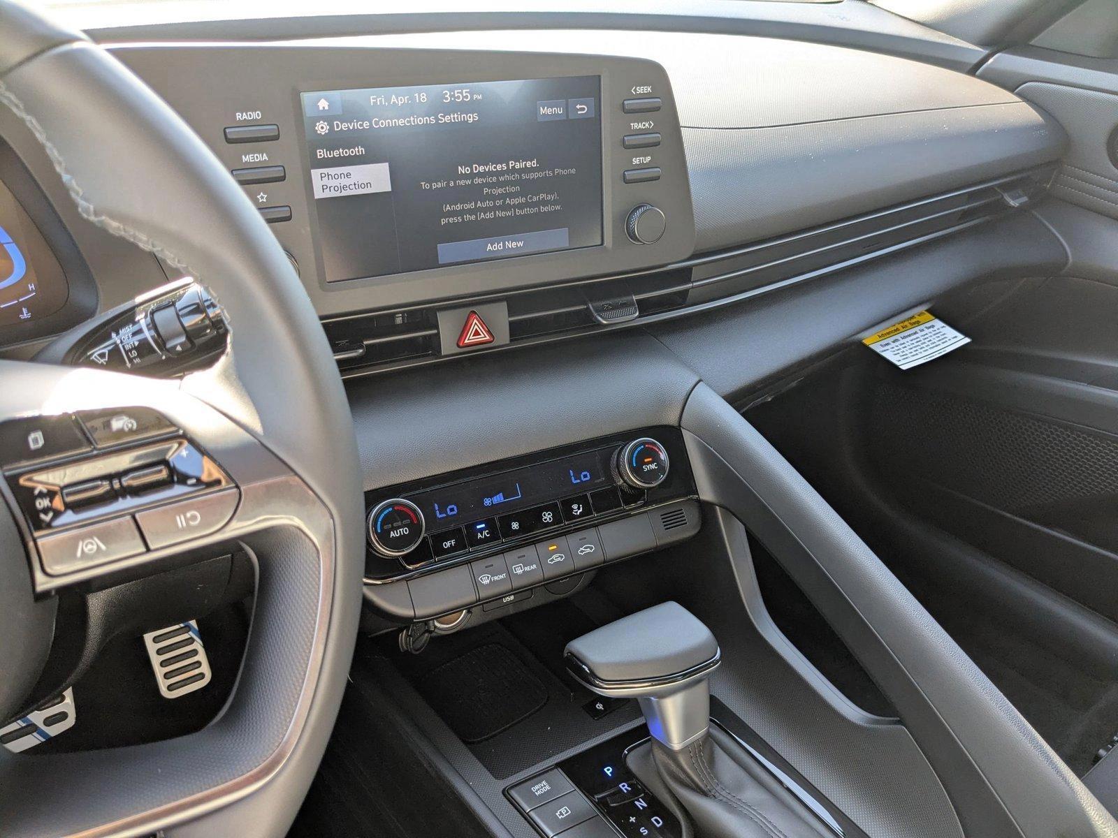 2025 Hyundai Elantra SEL - Photo 13