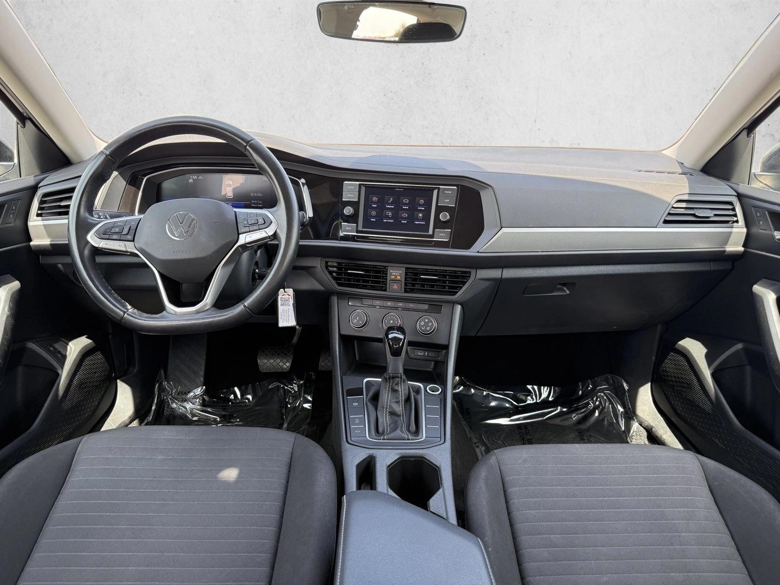 Thumbnail: 2024 Volkswagen Jetta - 3