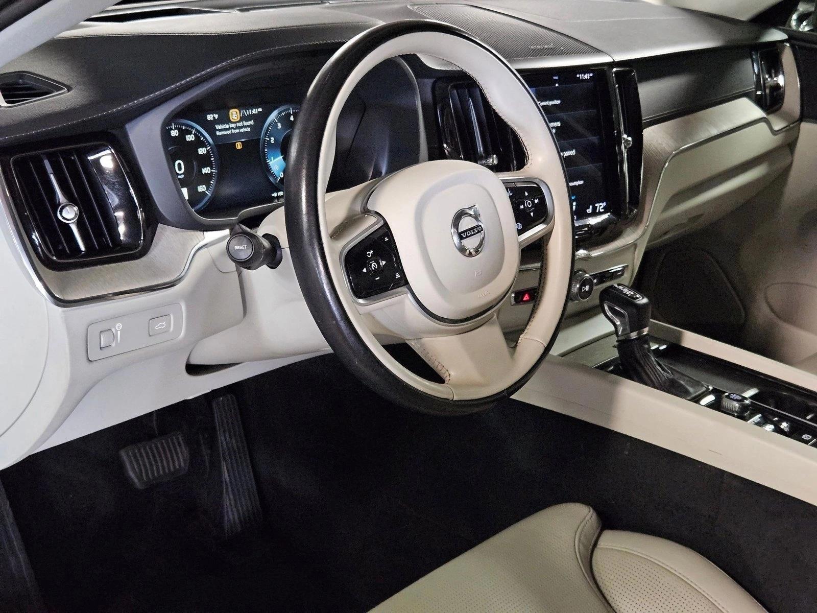 Thumbnail: 2021 Volvo XC60 - 3