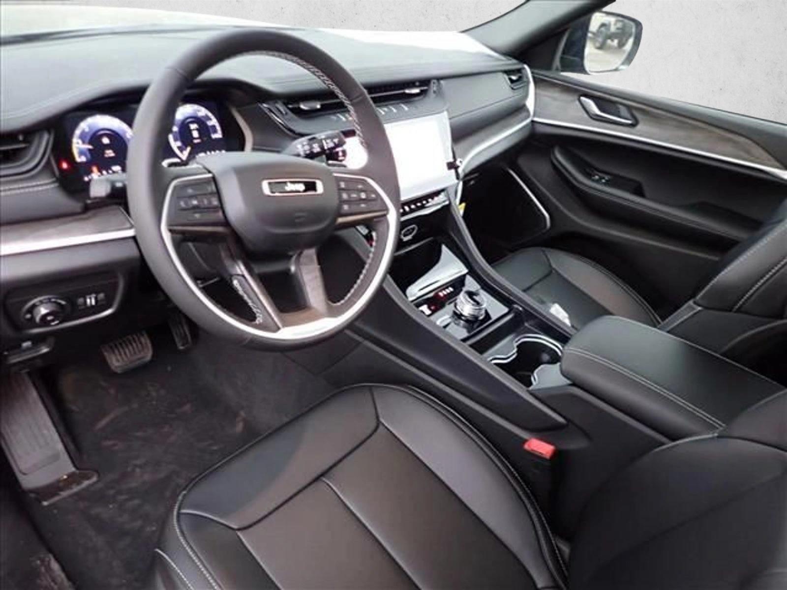 Thumbnail: 2026 Jeep Grand Cherokee - 3
