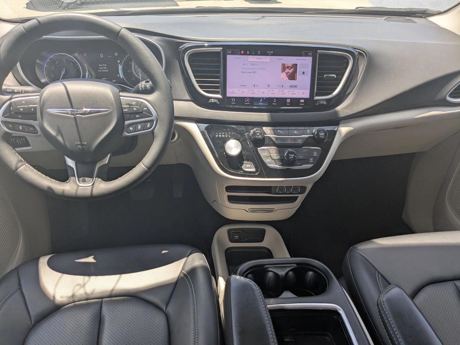 Thumbnail: 2024 Chrysler Pacifica - 3