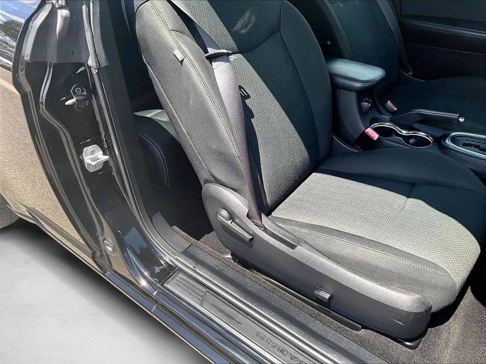 Thumbnail: 2011 Chrysler 200 - 5