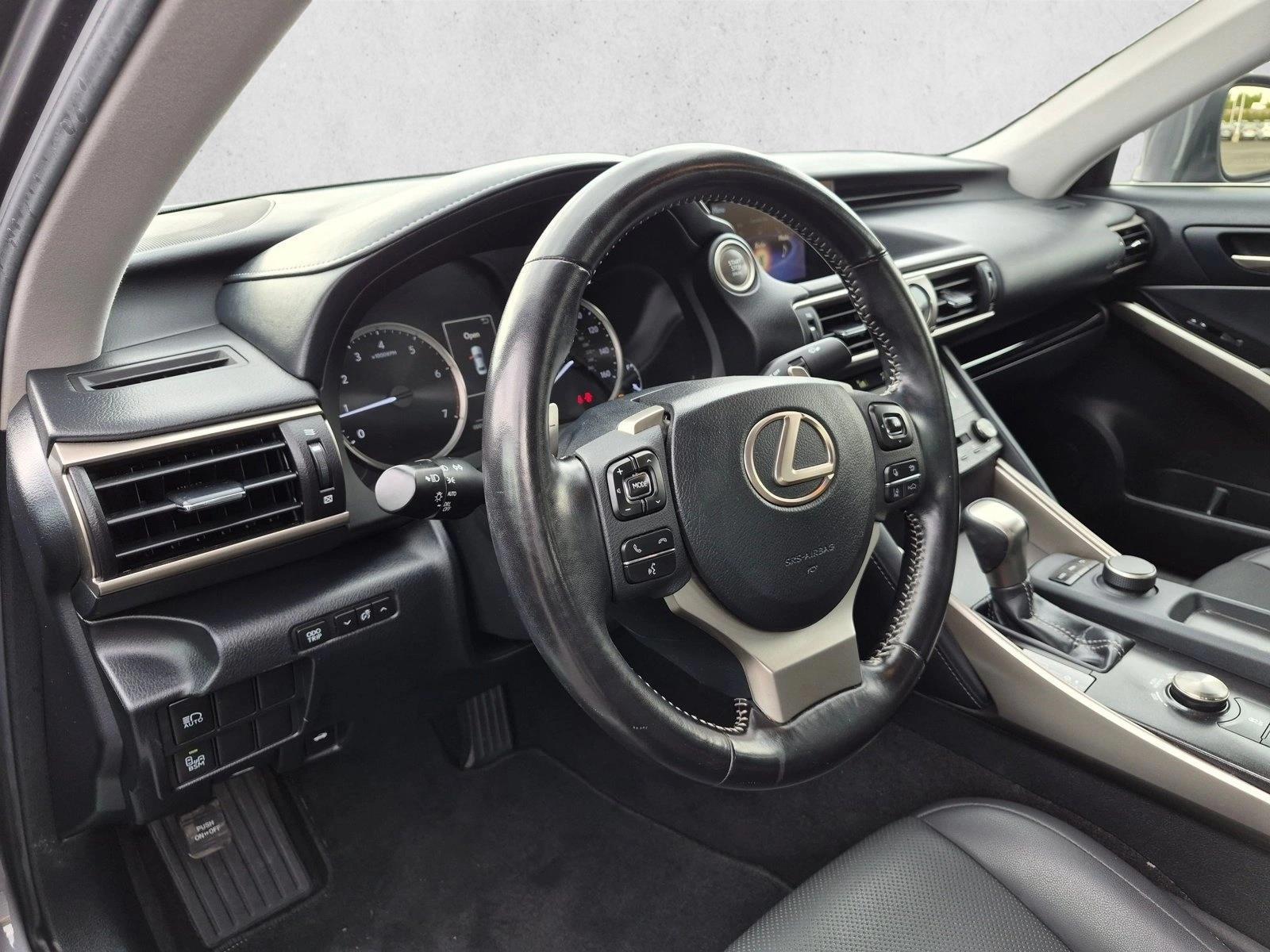 Thumbnail: 2020 Lexus IS - 3