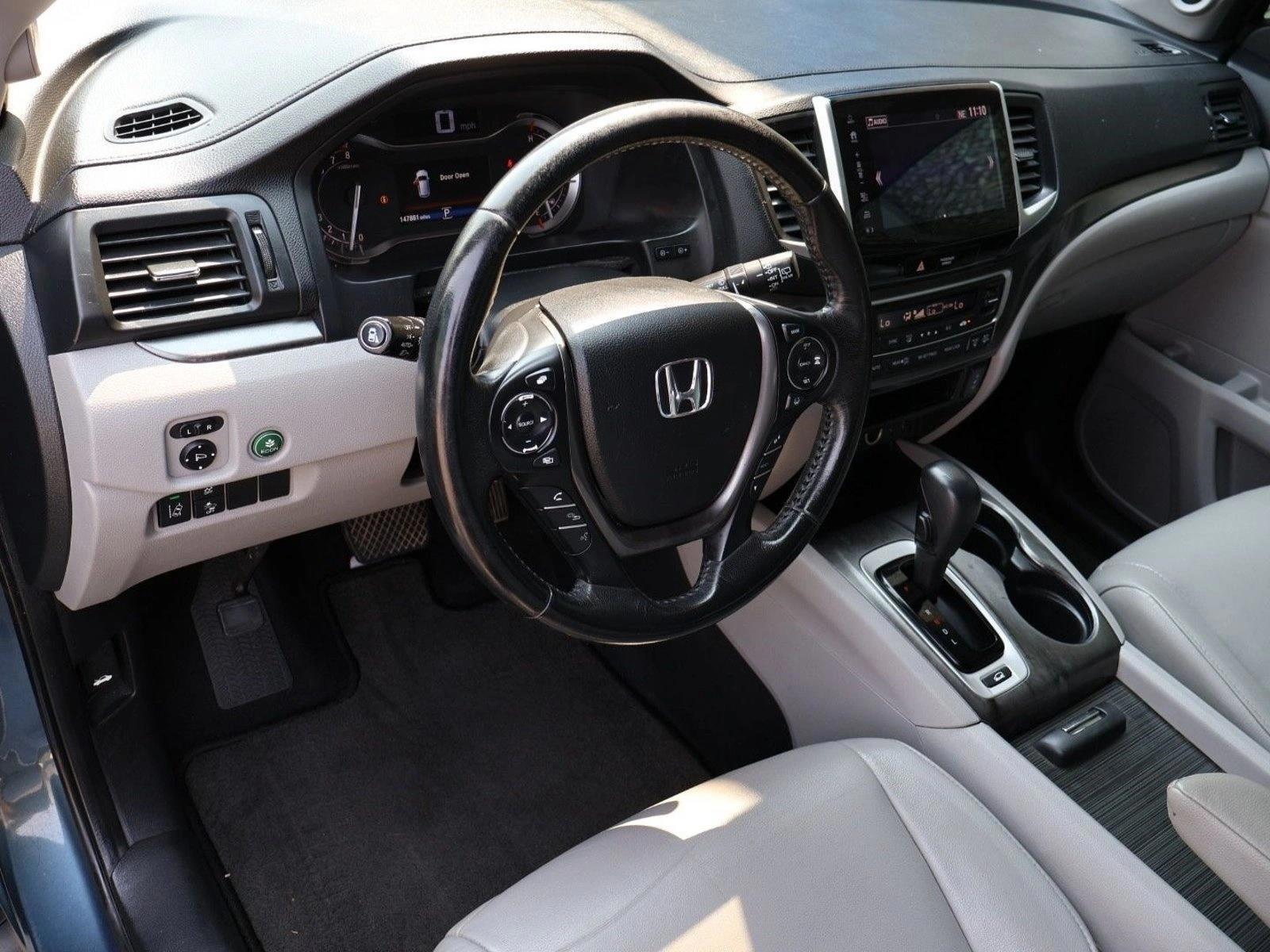 Thumbnail: 2017 Honda Pilot - 3