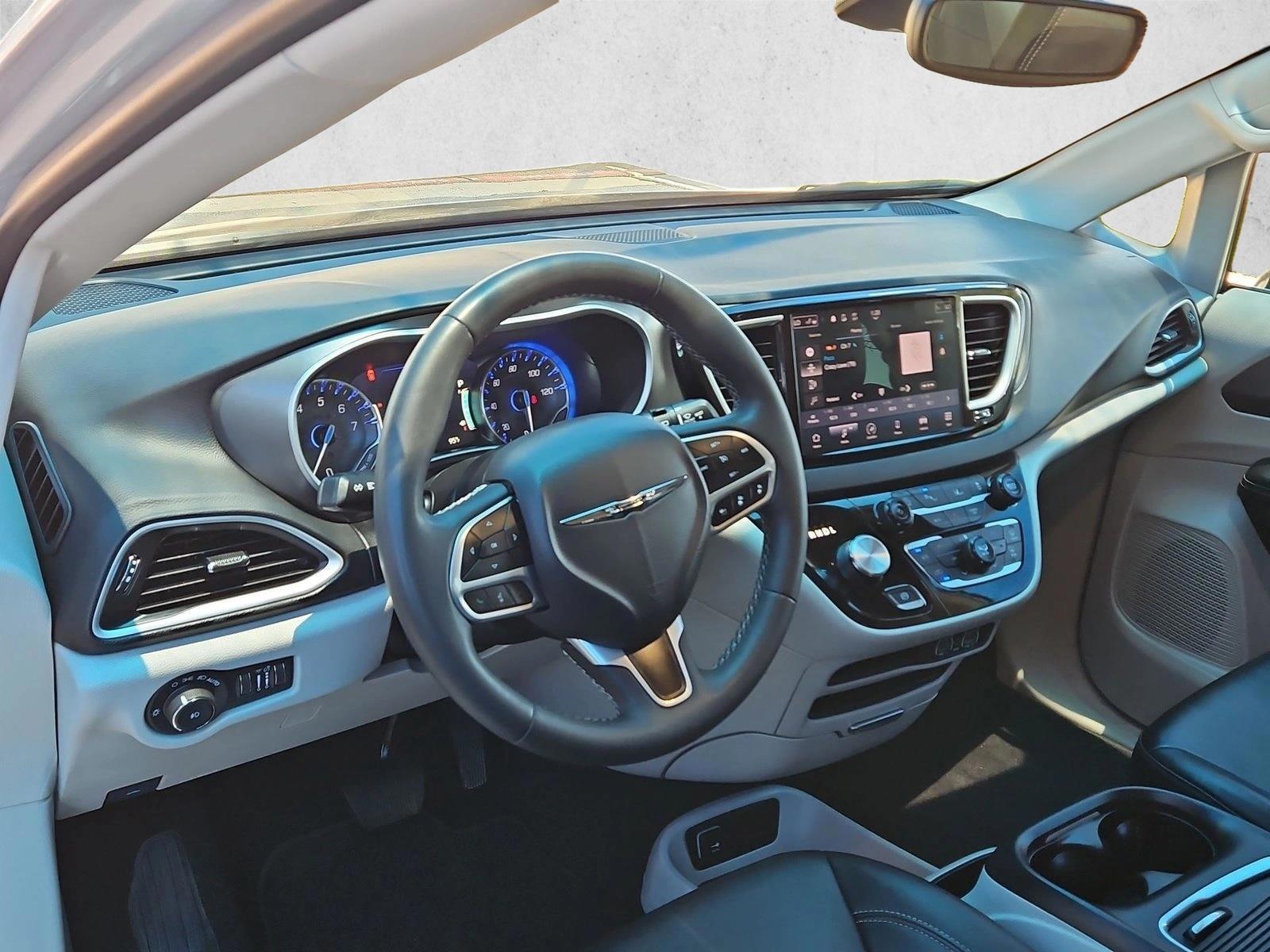 Thumbnail: 2024 Chrysler Pacifica - 3