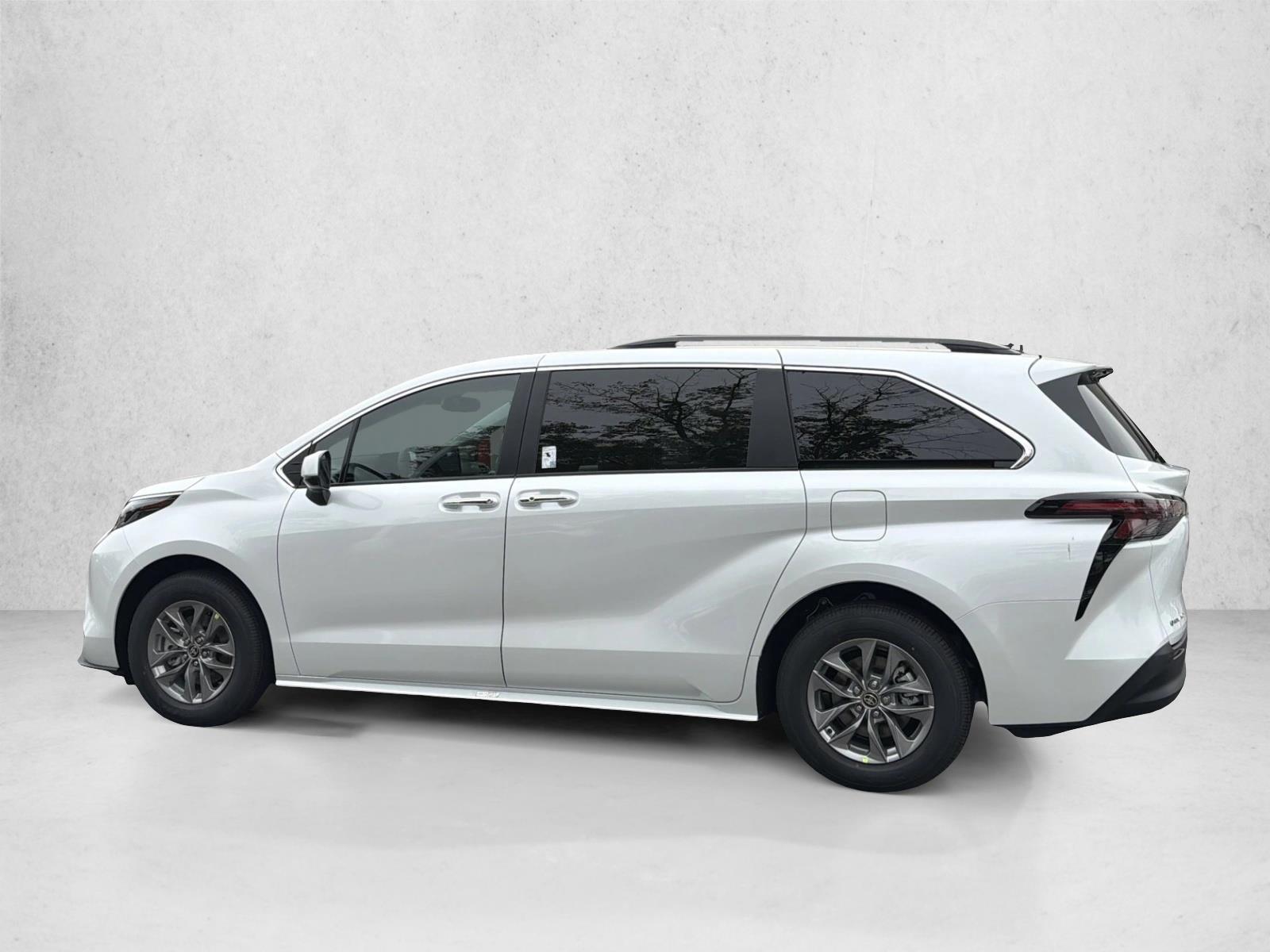 Thumbnail: 2025 Toyota Sienna - 2
