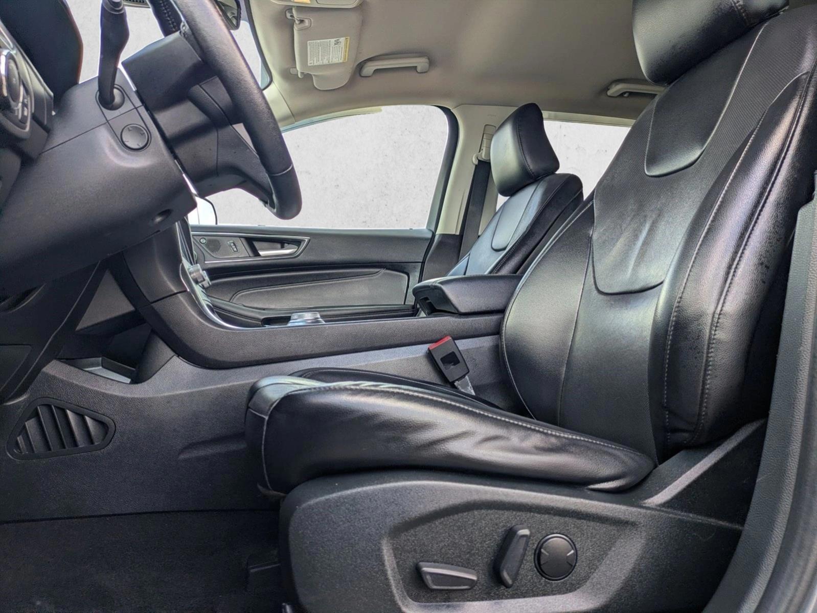 Thumbnail: 2022 Ford Edge - 4