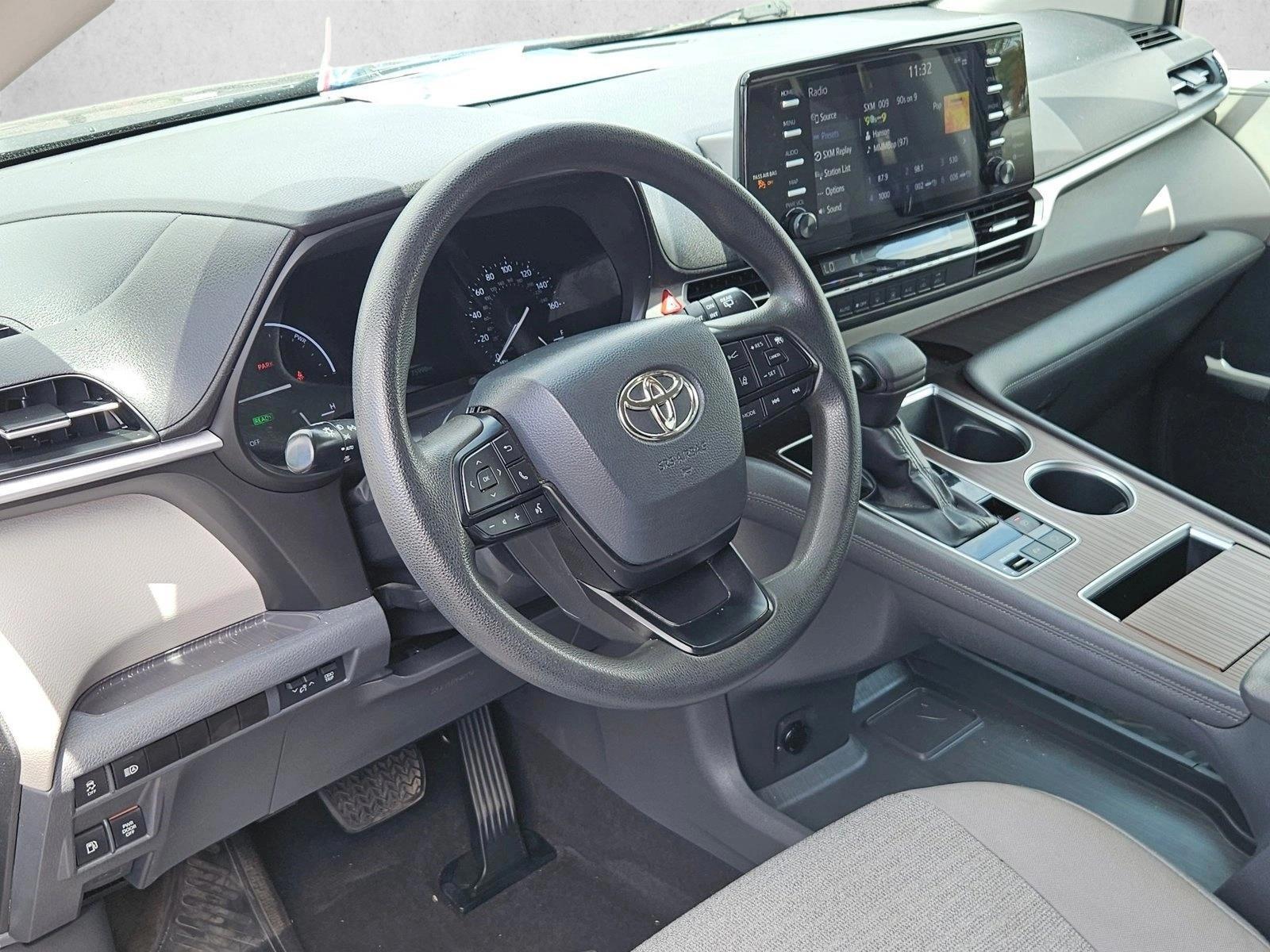 Thumbnail: 2022 Toyota Sienna - 3