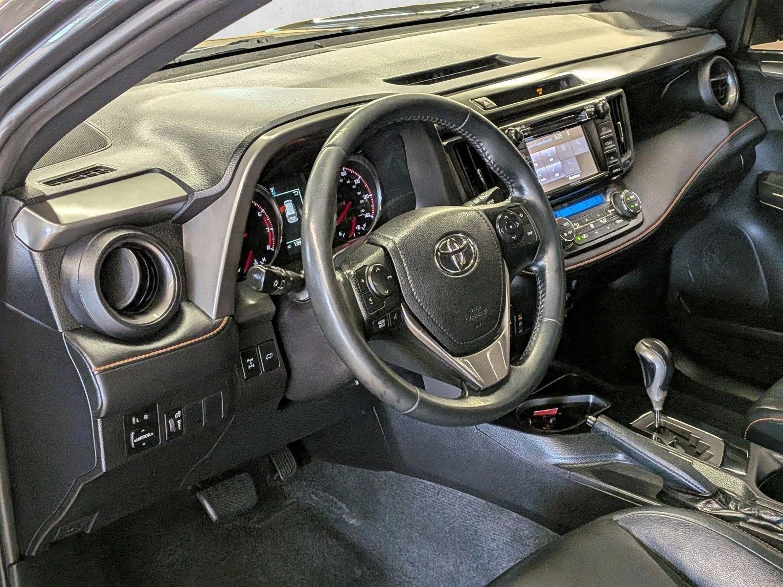 Thumbnail: 2016 Toyota RAV4 - 3