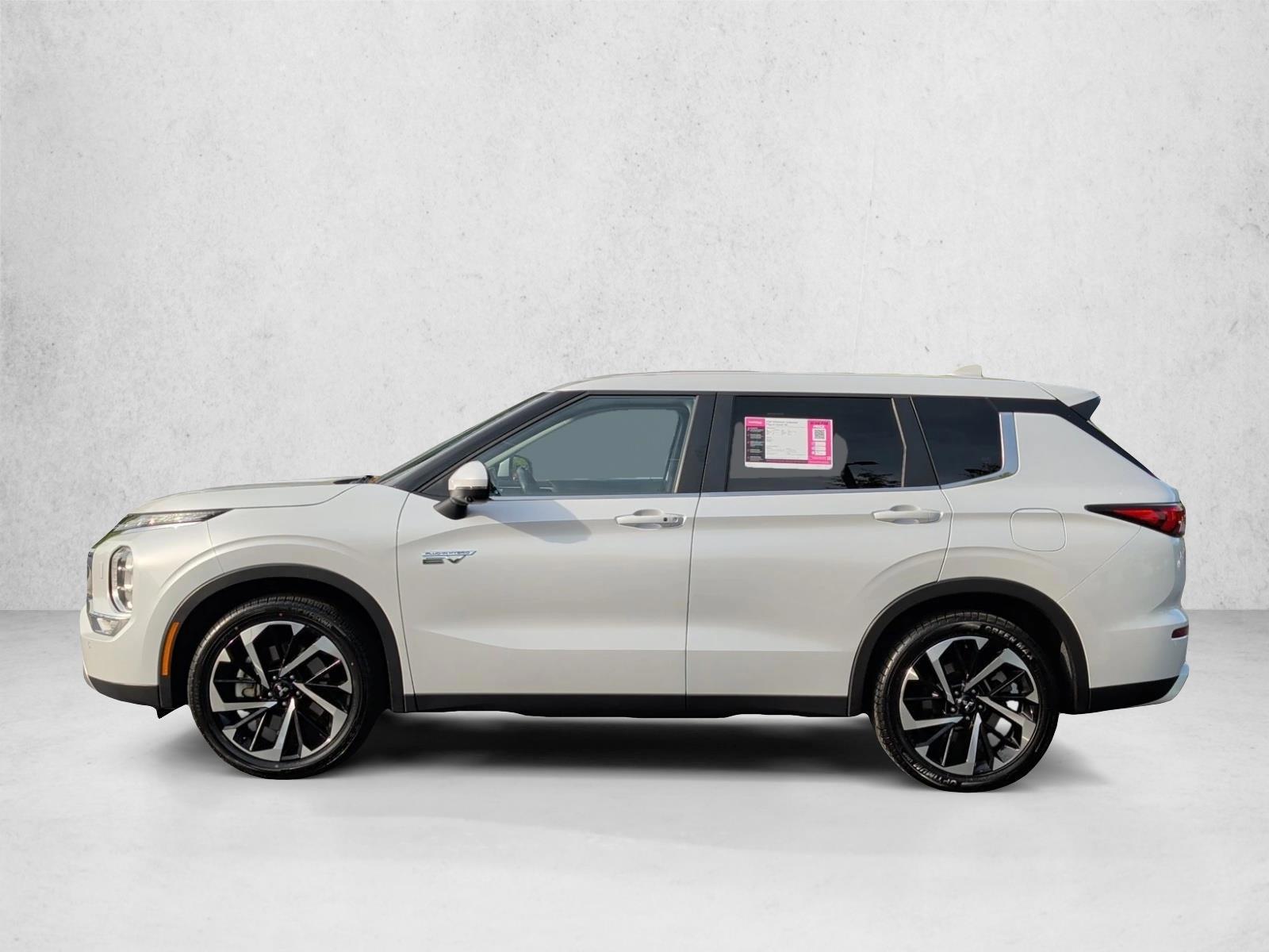 Thumbnail: 2024 Mitsubishi Outlander - 2