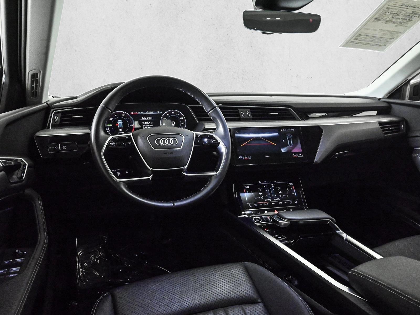 Thumbnail: 2024 Audi Q8 e-tron - 3