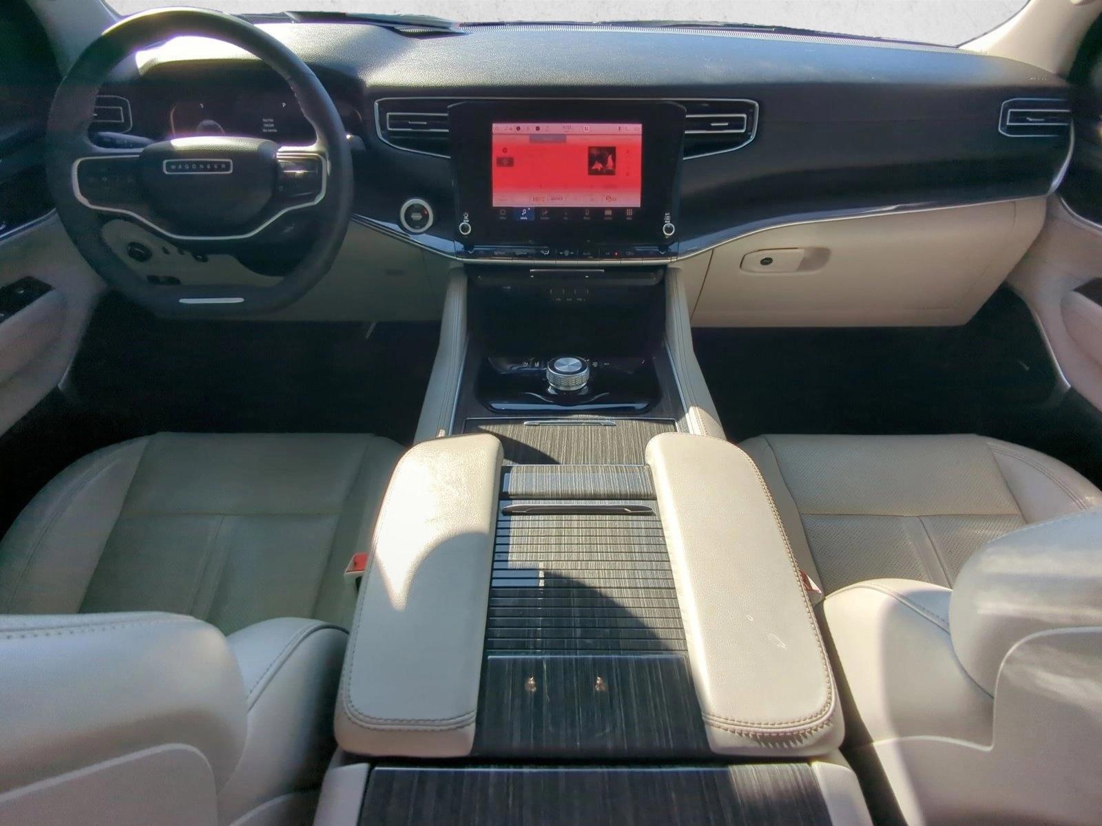 Thumbnail: 2022 Jeep Wagoneer - 4