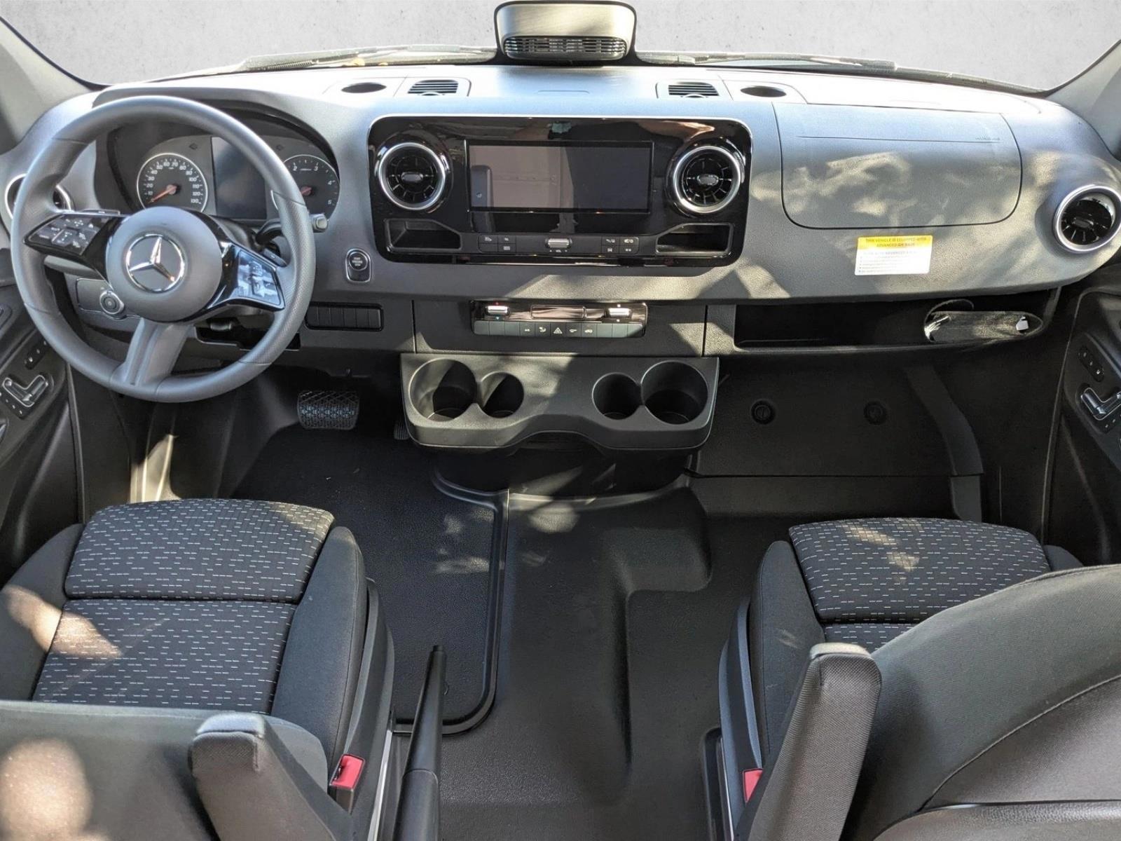 Thumbnail: 2026 Mercedes-Benz Sprinter - 3