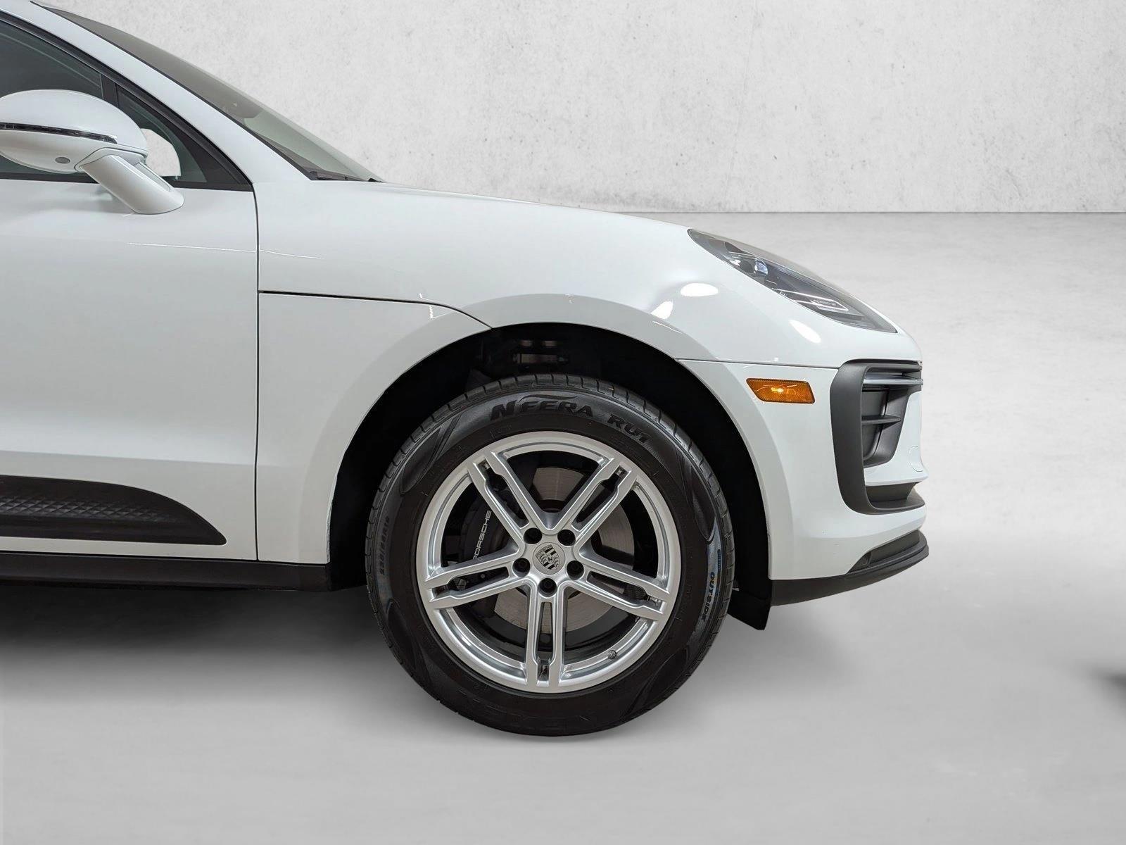 2025 Porsche Macan T - Photo 10