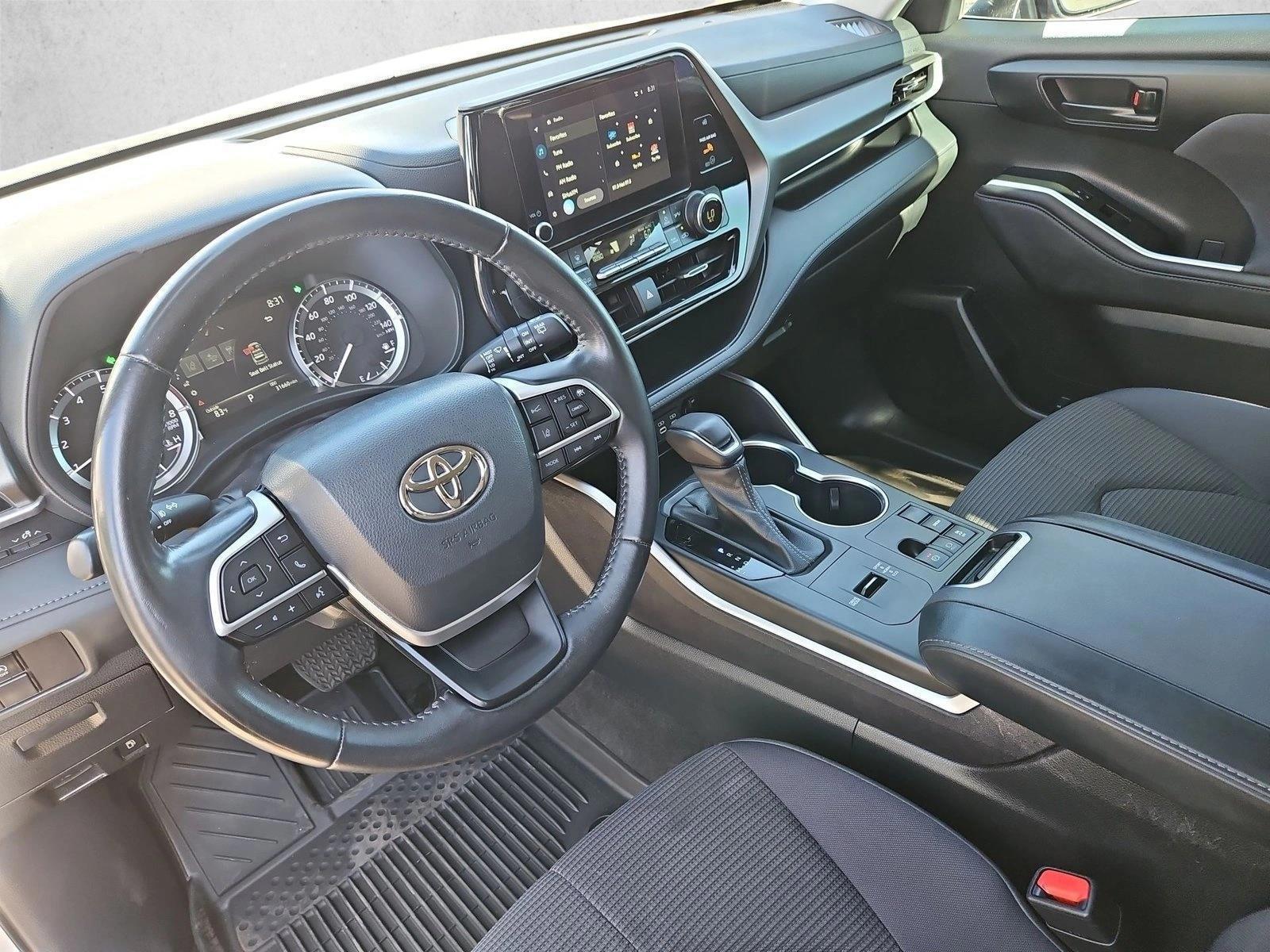 Thumbnail: 2023 Toyota Highlander - 4