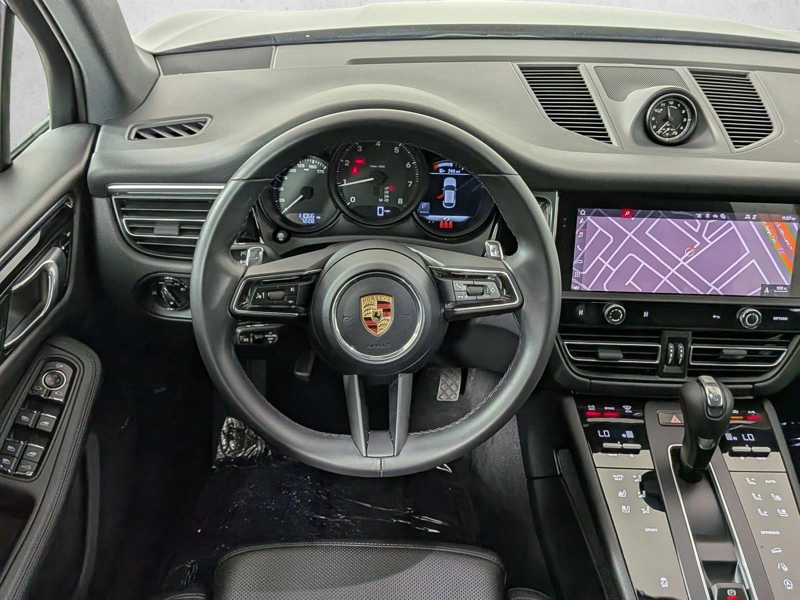 Thumbnail: 2026 Porsche Macan - 4