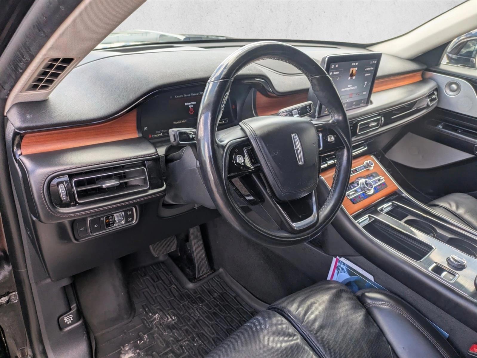 Thumbnail: 2020 Lincoln Aviator - 3