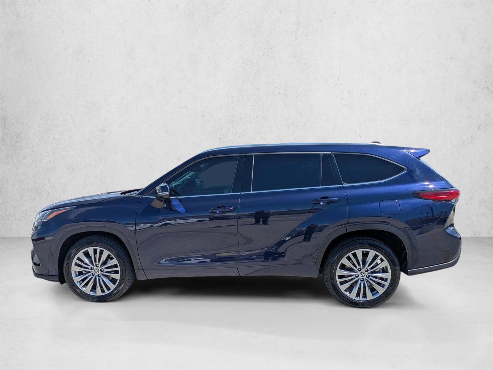 Thumbnail: 2022 Toyota Highlander - 2