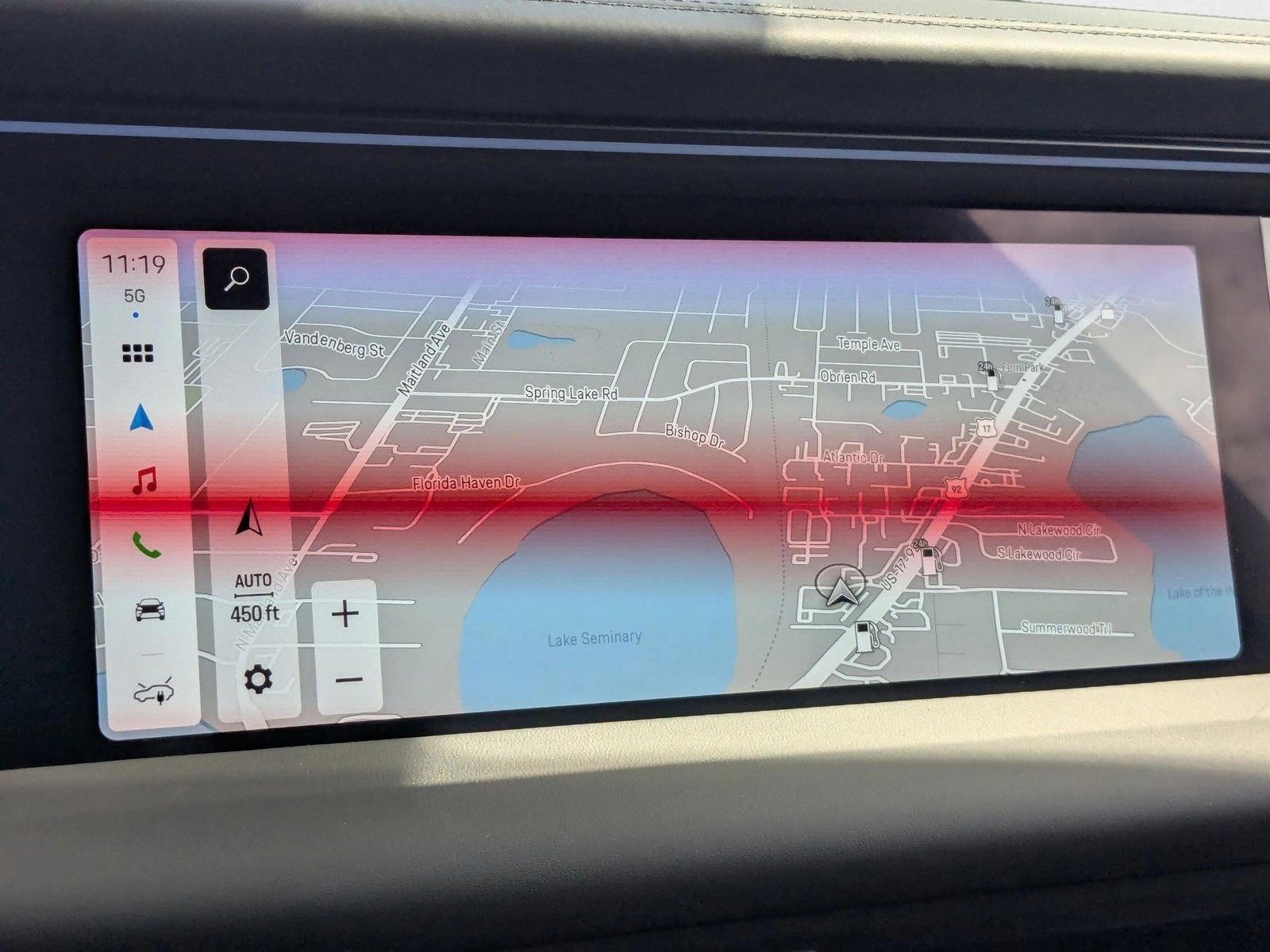 2025 Porsche Macan Turbo Electric - Photo 18