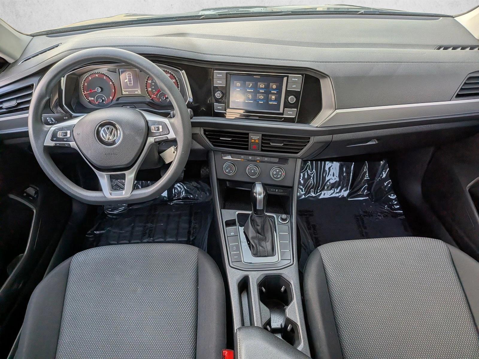Thumbnail: 2021 Volkswagen Jetta - 4