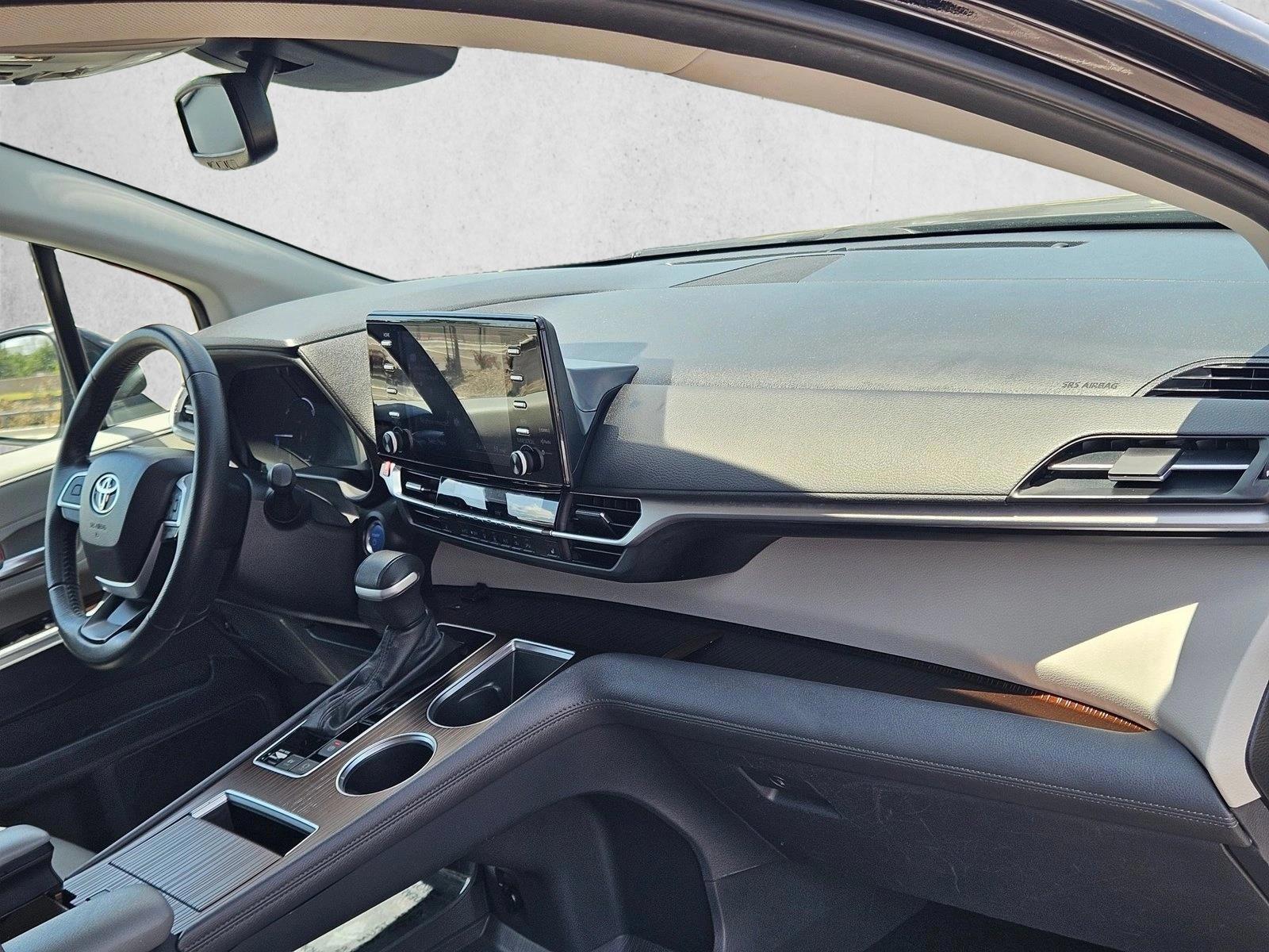 2023 Toyota Sienna XLE - Photo 22