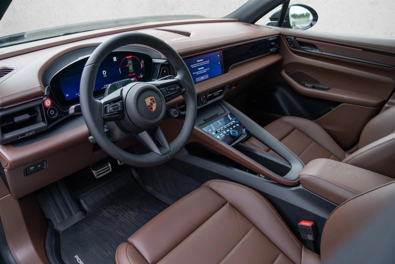 Thumbnail: 2026 Porsche Macan - 3