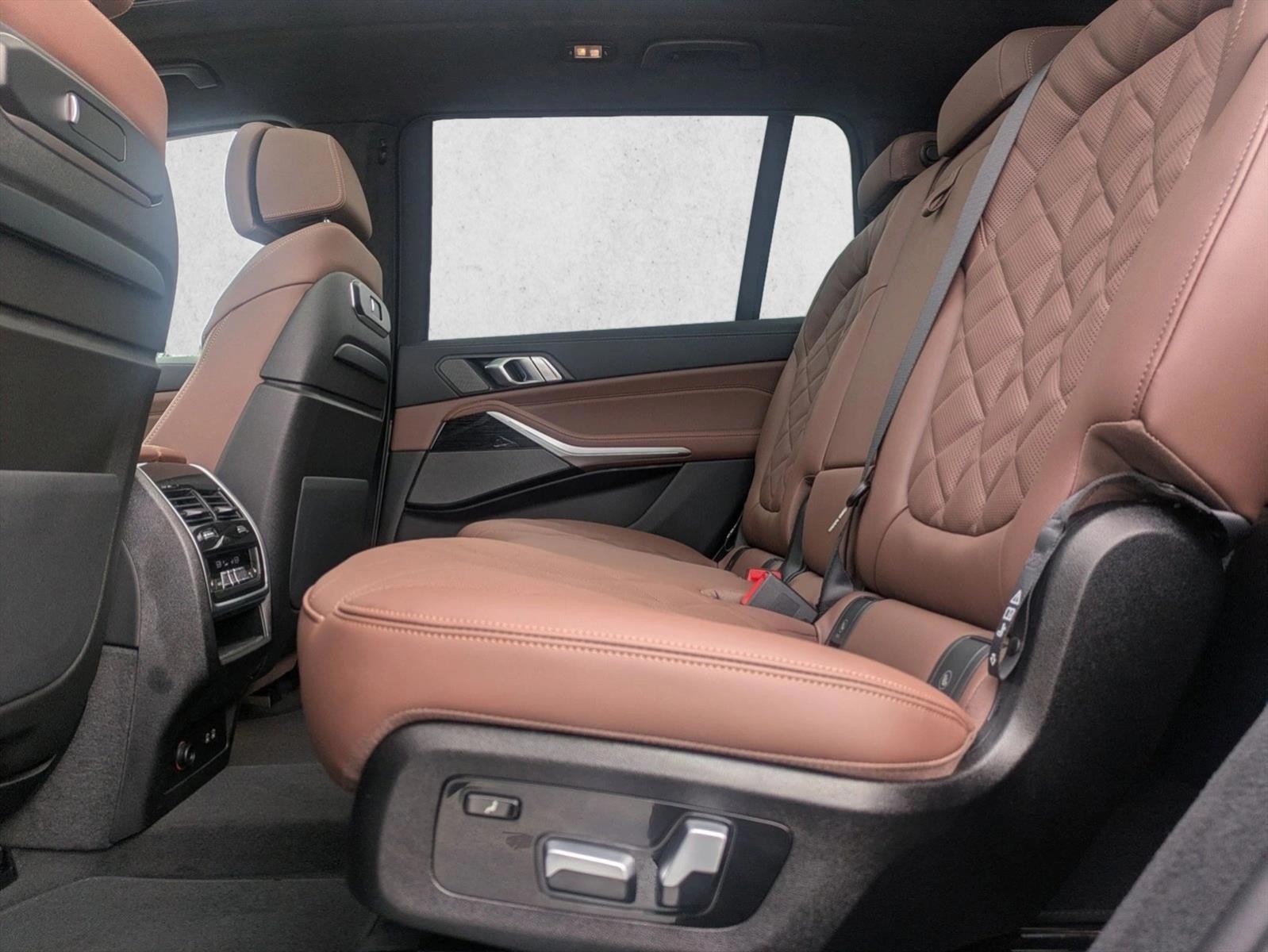 Thumbnail: 2026 BMW X7 - 4