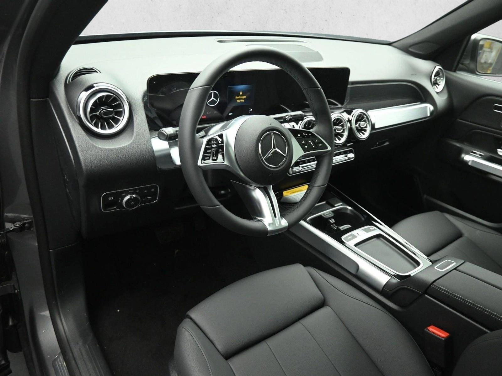 Thumbnail: 2026 Mercedes-Benz GLB - 3