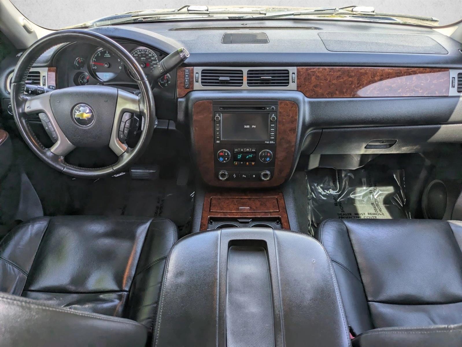 Thumbnail: 2010 Chevrolet Suburban - 3