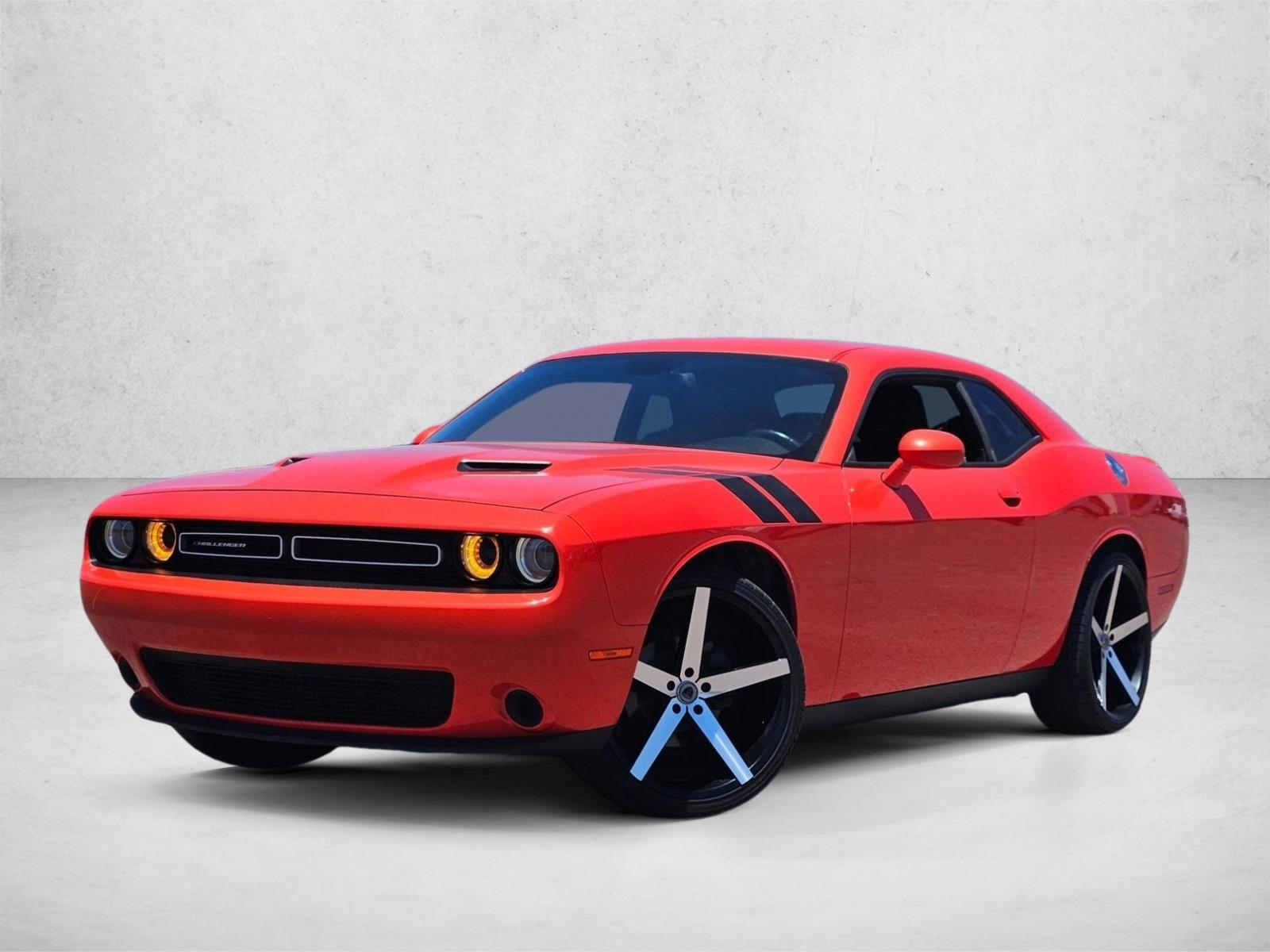 2016 Dodge Challenger SXT's photo