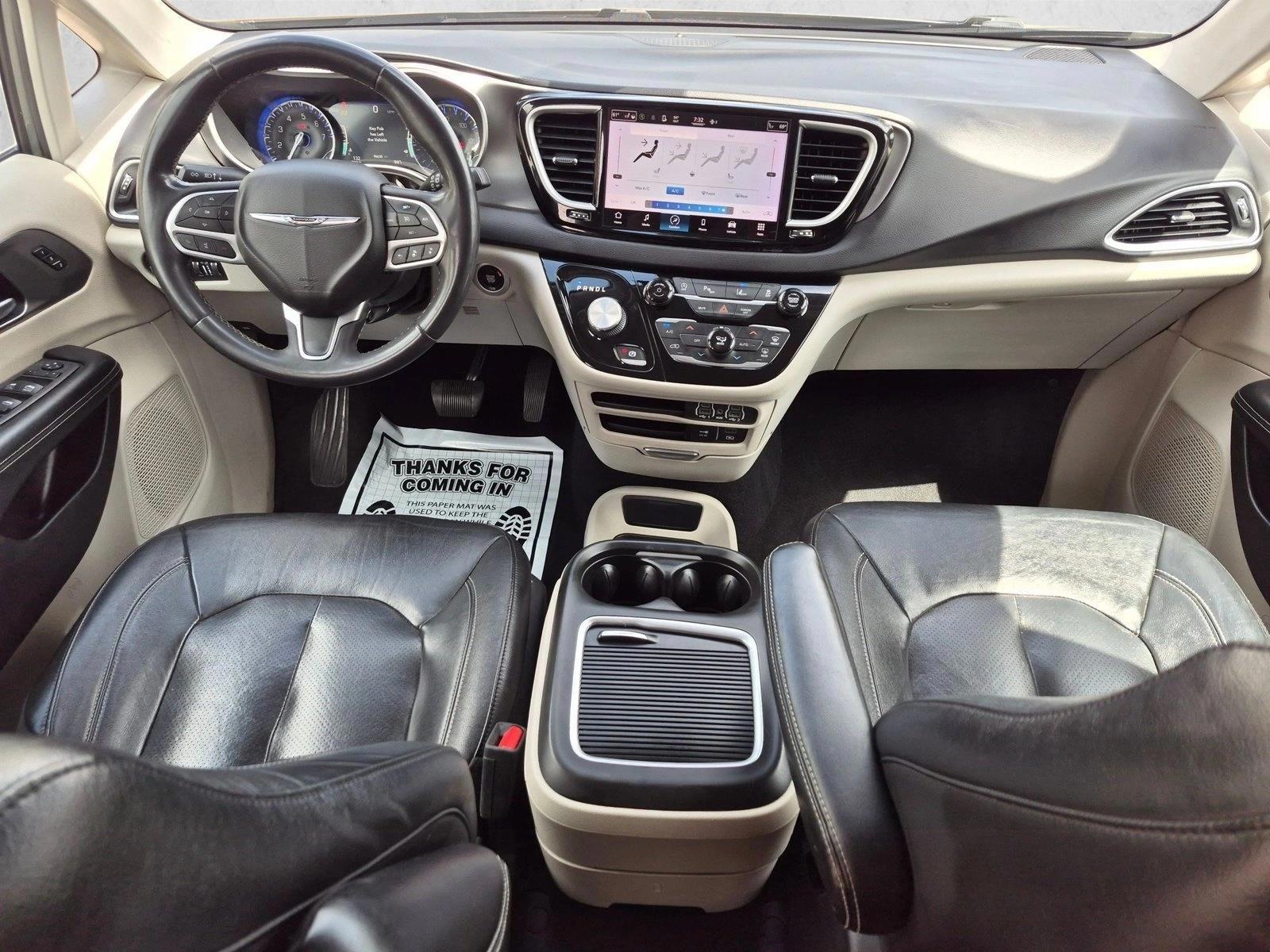 Thumbnail: 2022 Chrysler Pacifica - 3