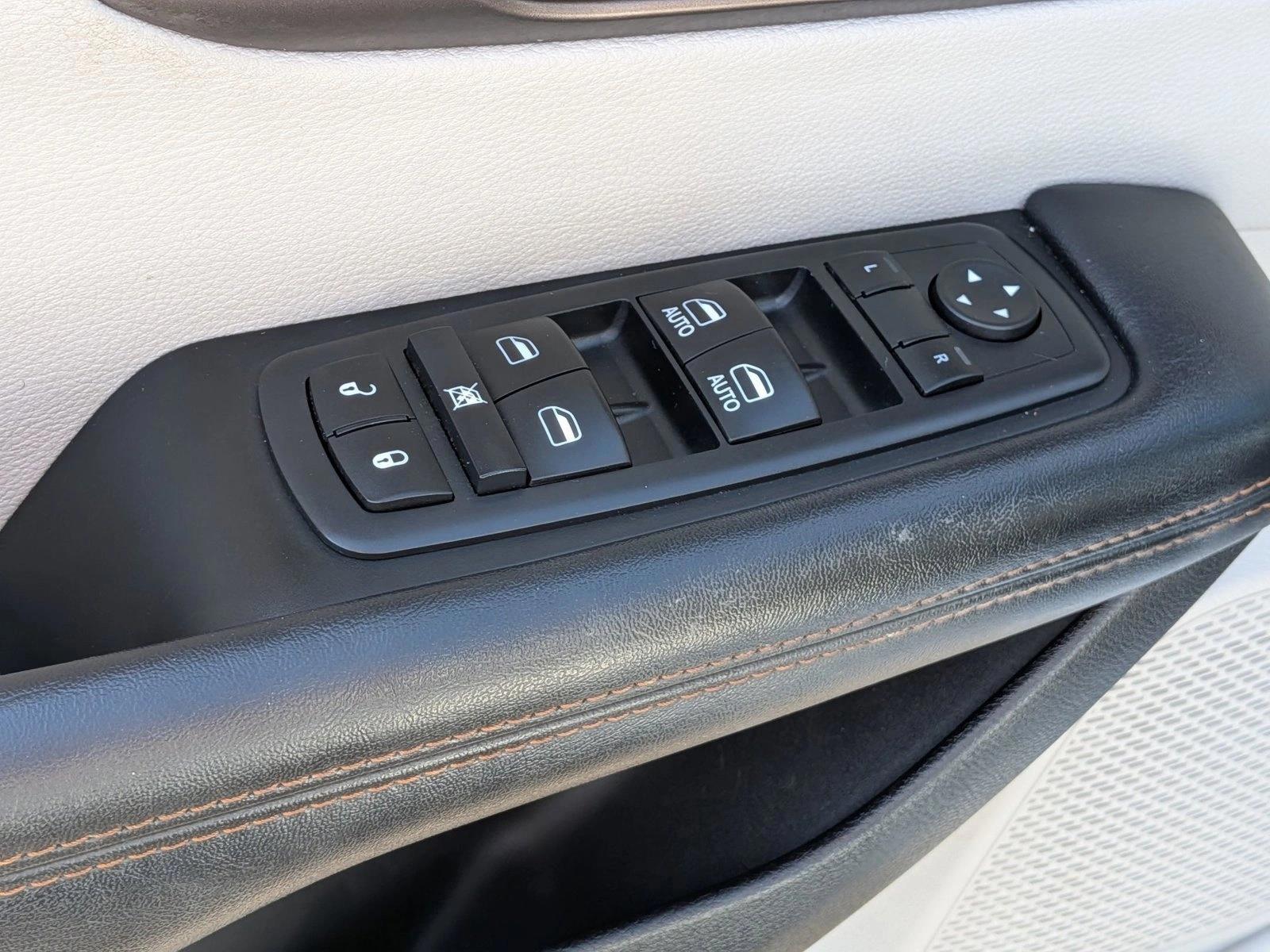 2017 Chrysler Pacifica Touring-L - Photo 12