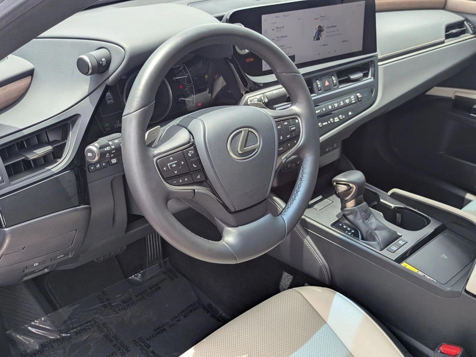Thumbnail: 2025 Lexus ES - 3