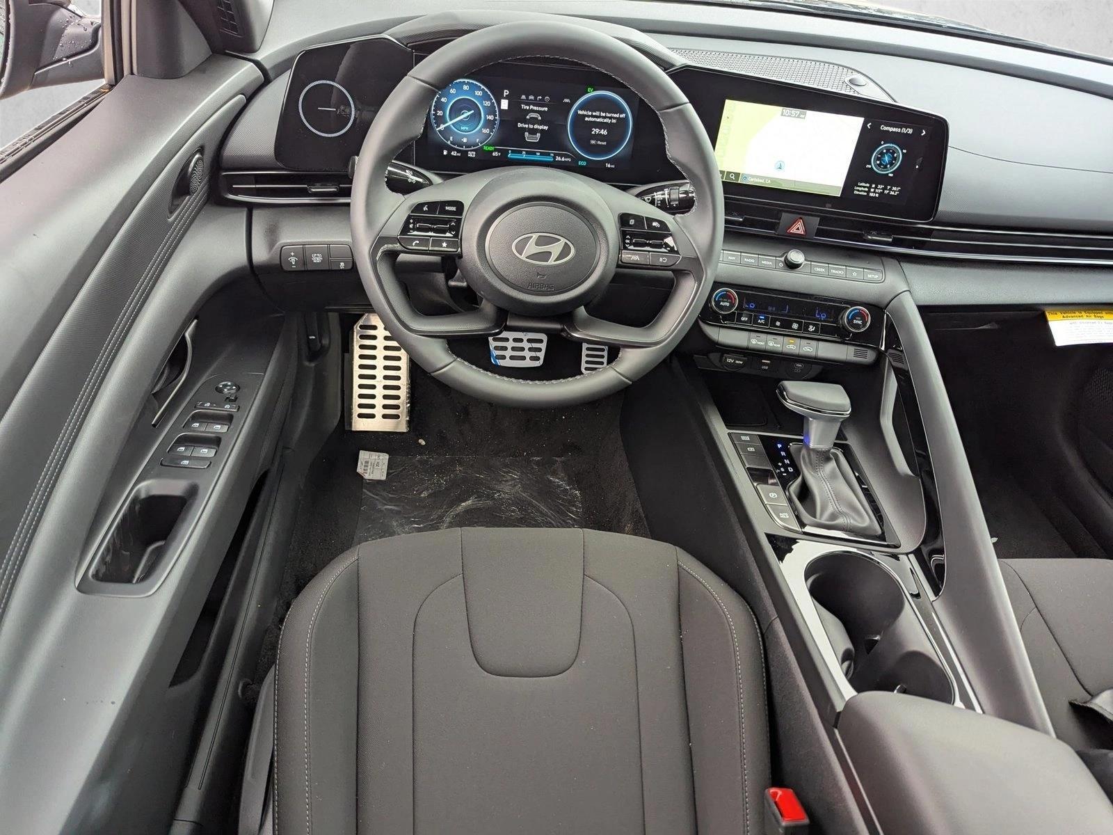 Thumbnail: 2025 Hyundai Elantra - 4