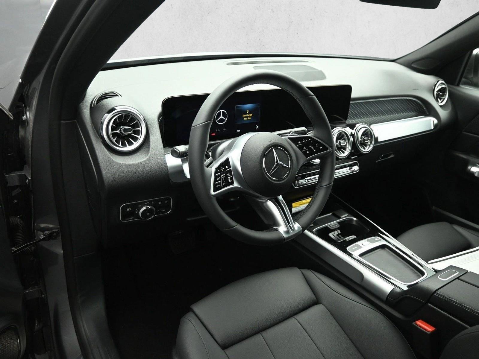 Thumbnail: 2026 Mercedes-Benz GLB - 3