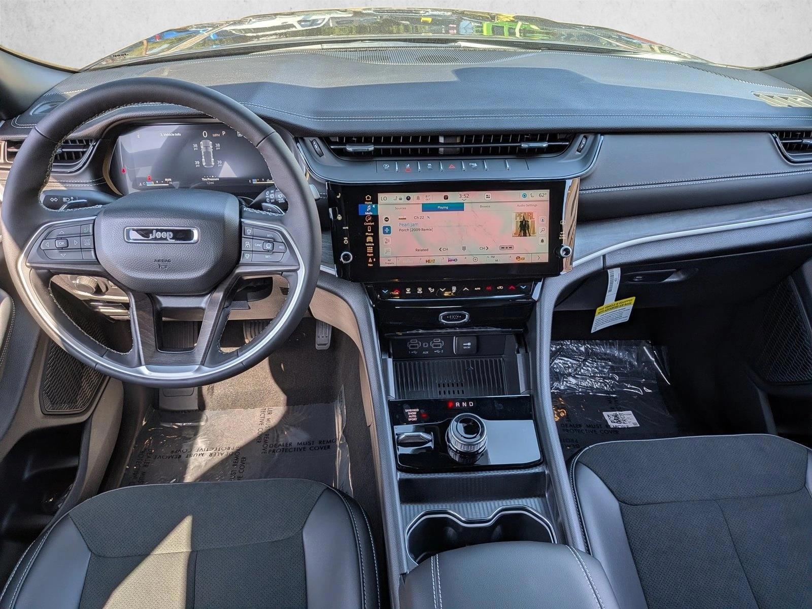 Thumbnail: 2026 Jeep Grand Cherokee - 3