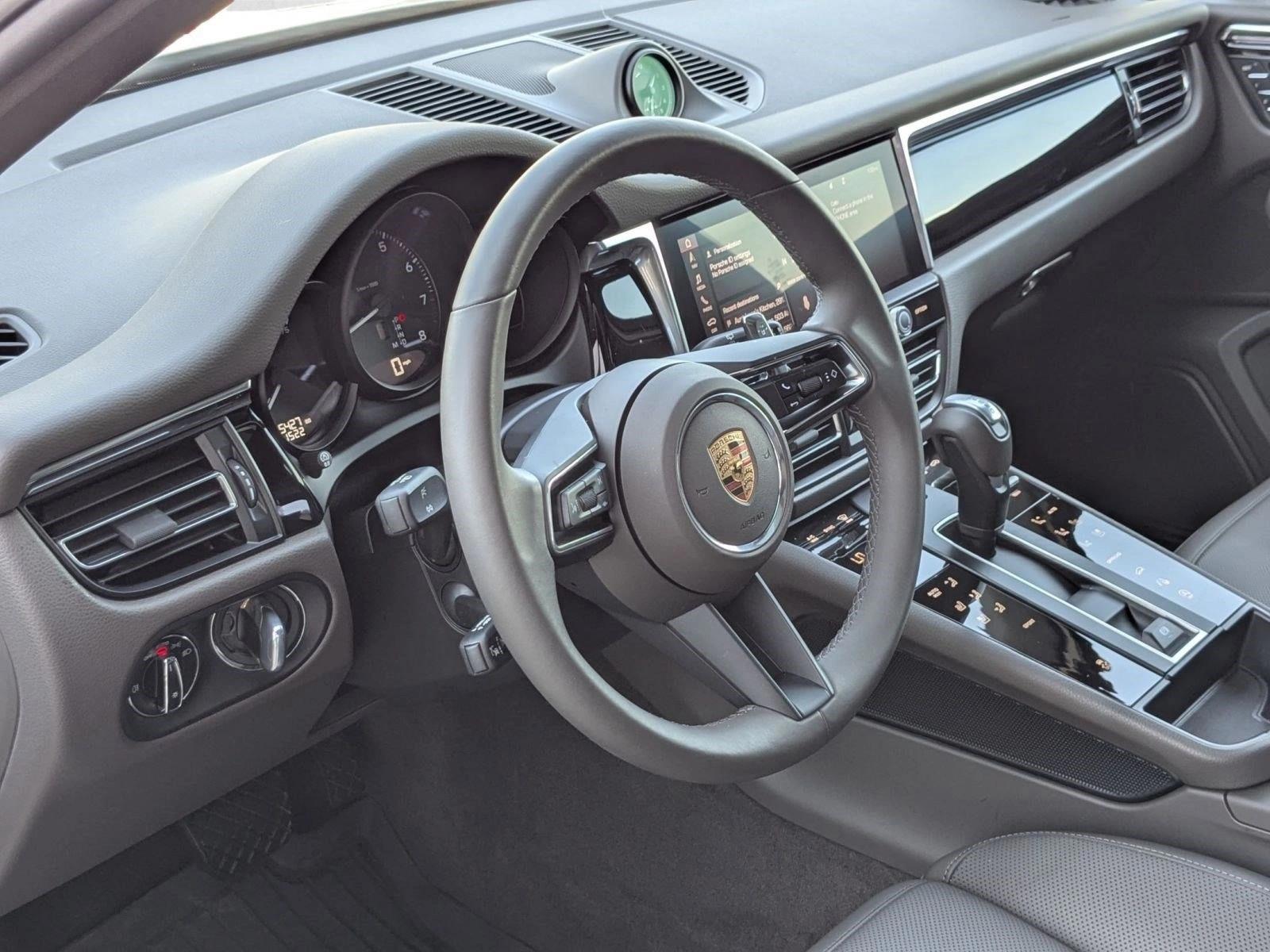 Thumbnail: 2025 Porsche Macan - 3