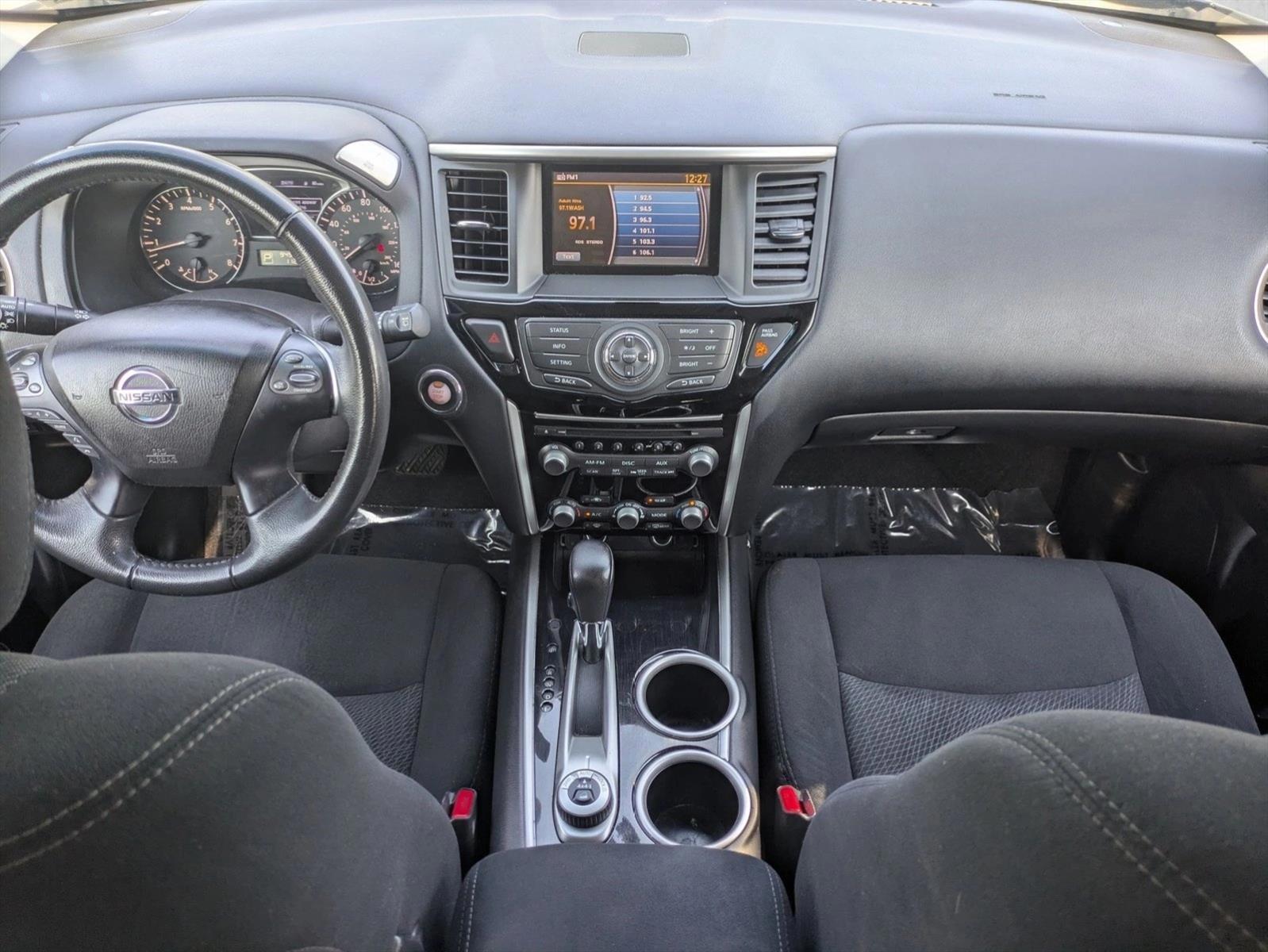 Thumbnail: 2015 Nissan Pathfinder - 3