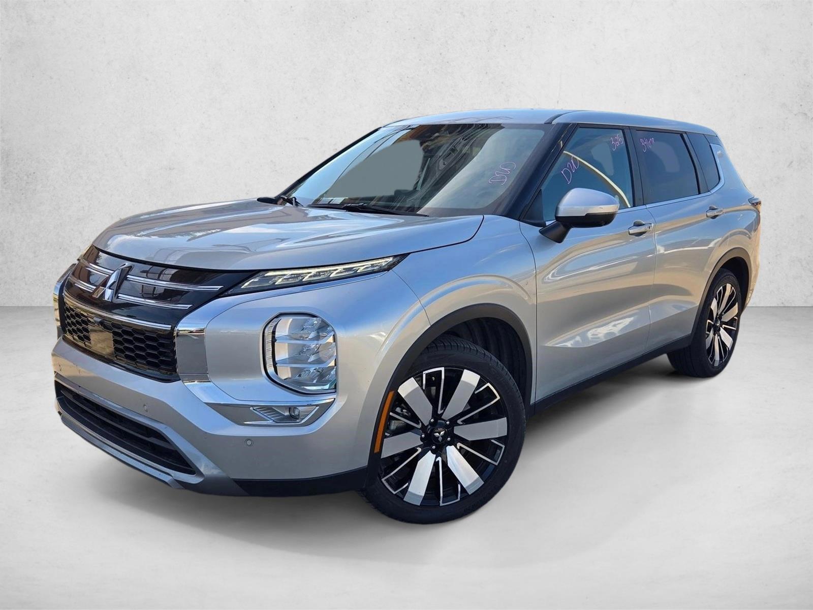 Thumbnail: 2025 Mitsubishi Outlander - 1
