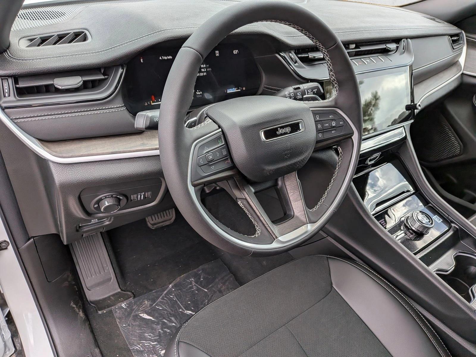 Thumbnail: 2026 Jeep Grand Cherokee - 3