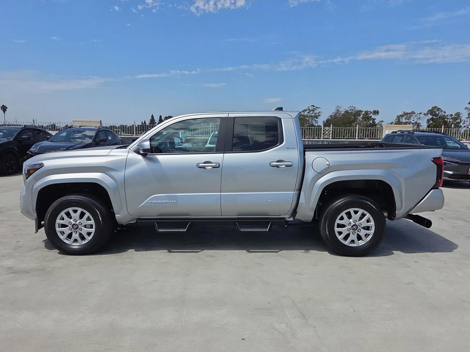 2025 Toyota Tacoma SR5 - Photo 8