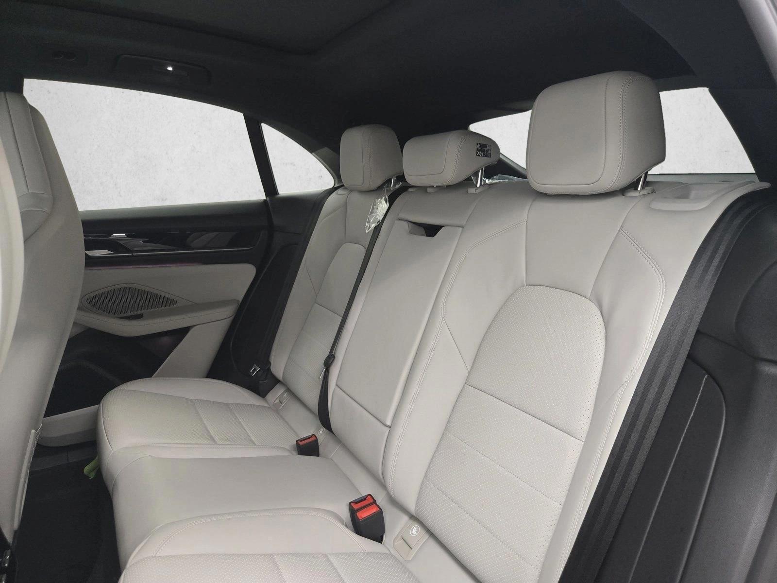 2025 Porsche Macan S - Photo 17