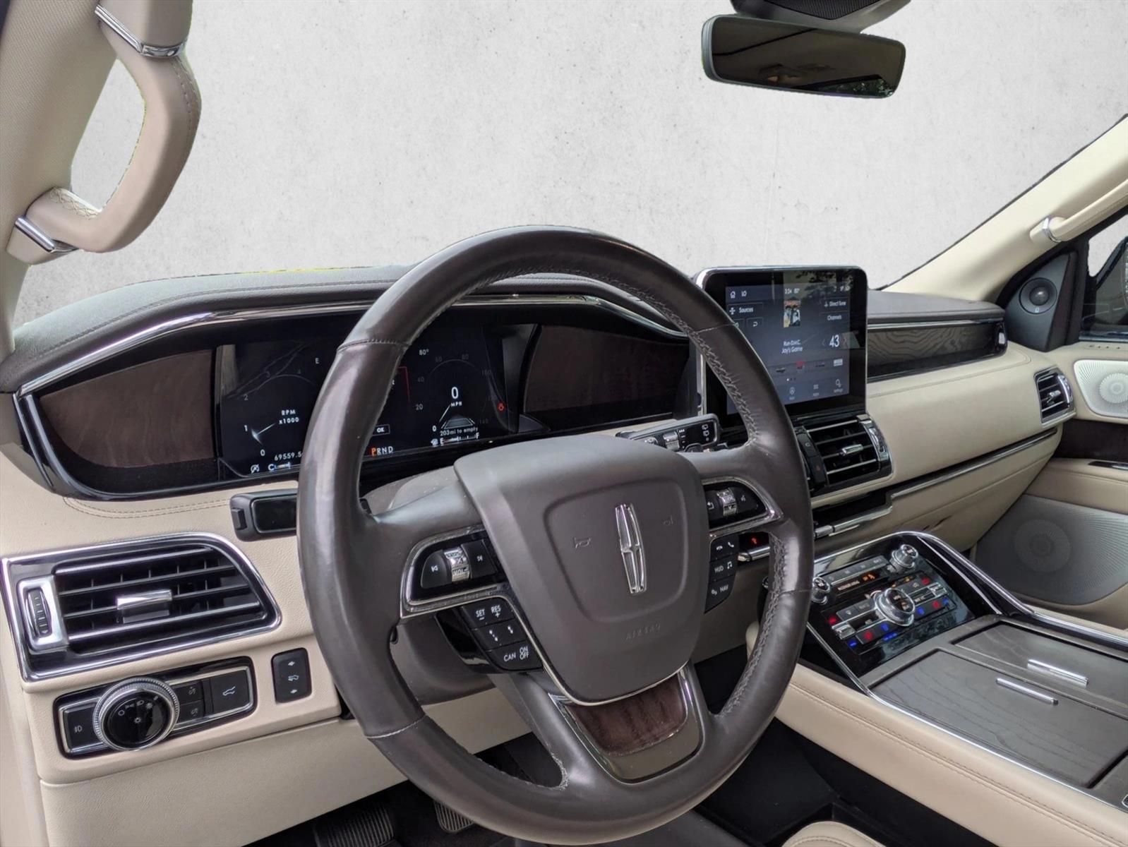 Thumbnail: 2021 Lincoln Navigator - 3