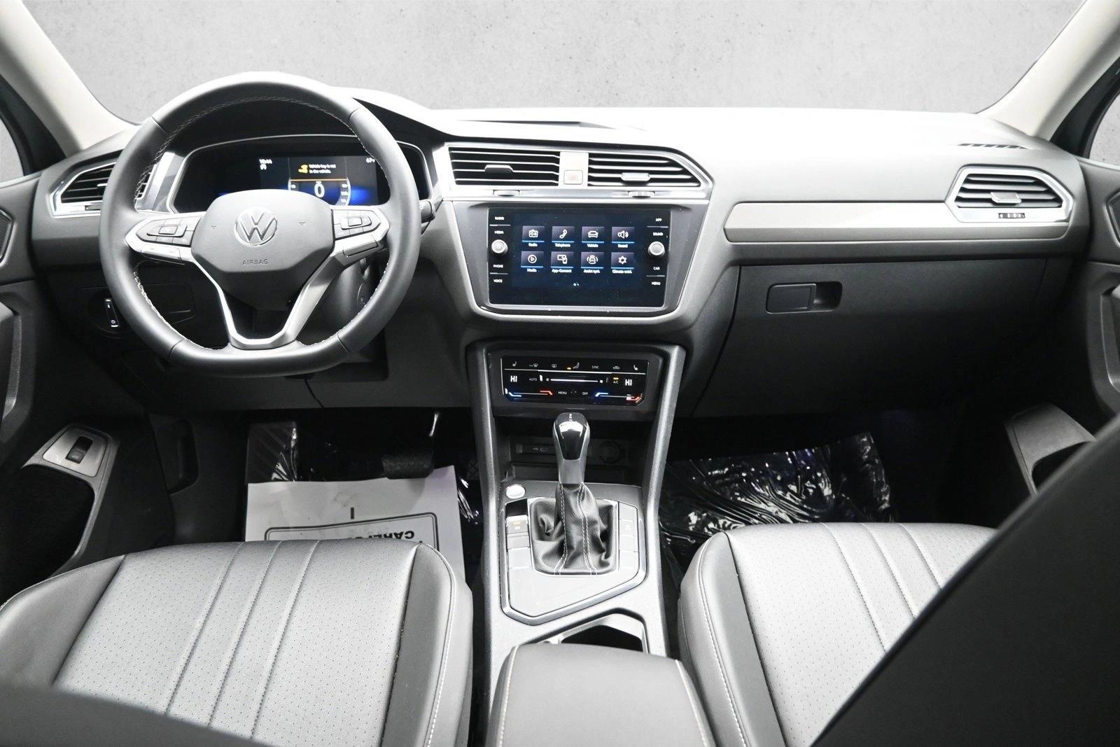 Thumbnail: 2022 Volkswagen Tiguan - 4