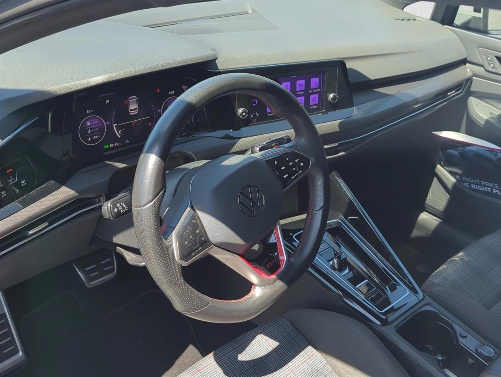 Thumbnail: 2024 Volkswagen Golf - 3