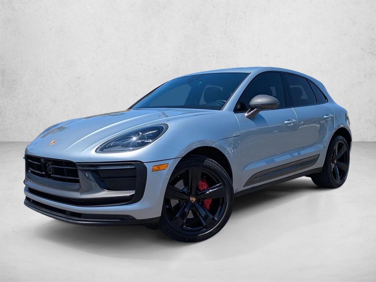 2023 Porsche Macan T's photo