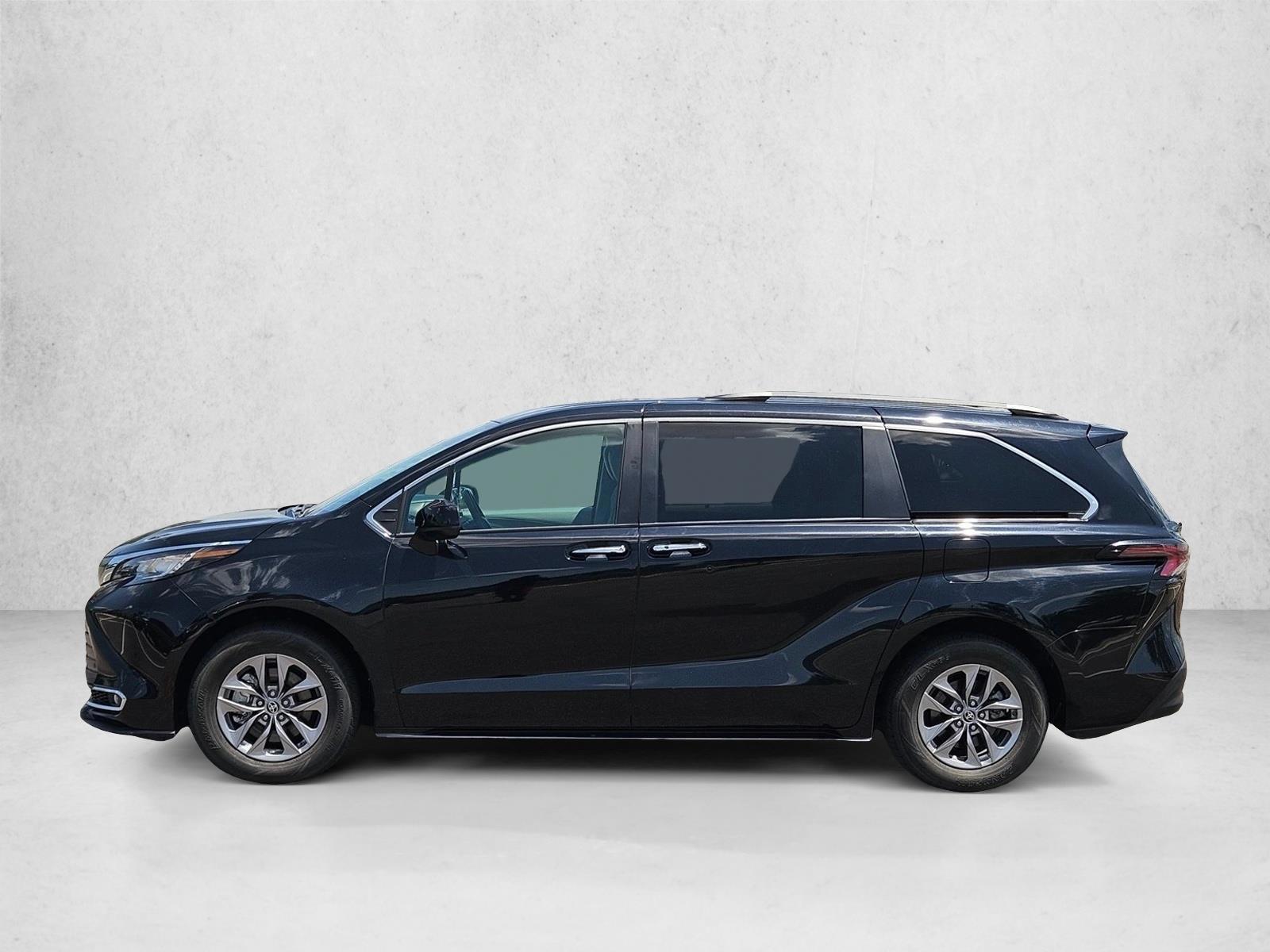 Thumbnail: 2023 Toyota Sienna - 2