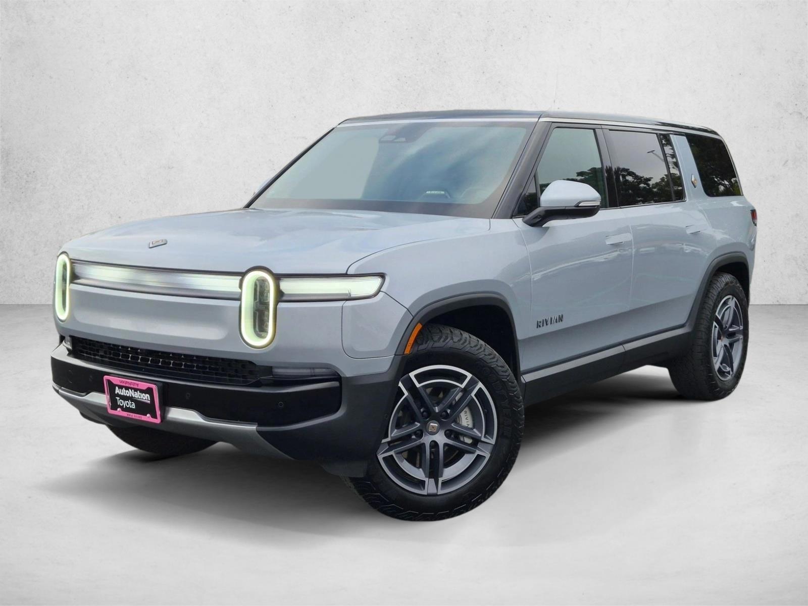 Thumbnail: 2025 Rivian R1S - 1