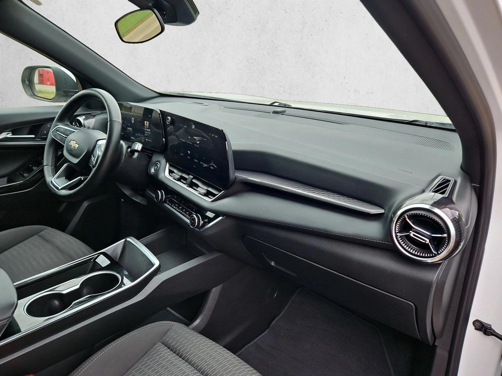 2025 Chevrolet Equinox LT - Photo 21